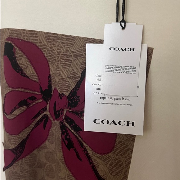 COACH signature square bow t-shirt Sz S NWT - Picture 2 of 6